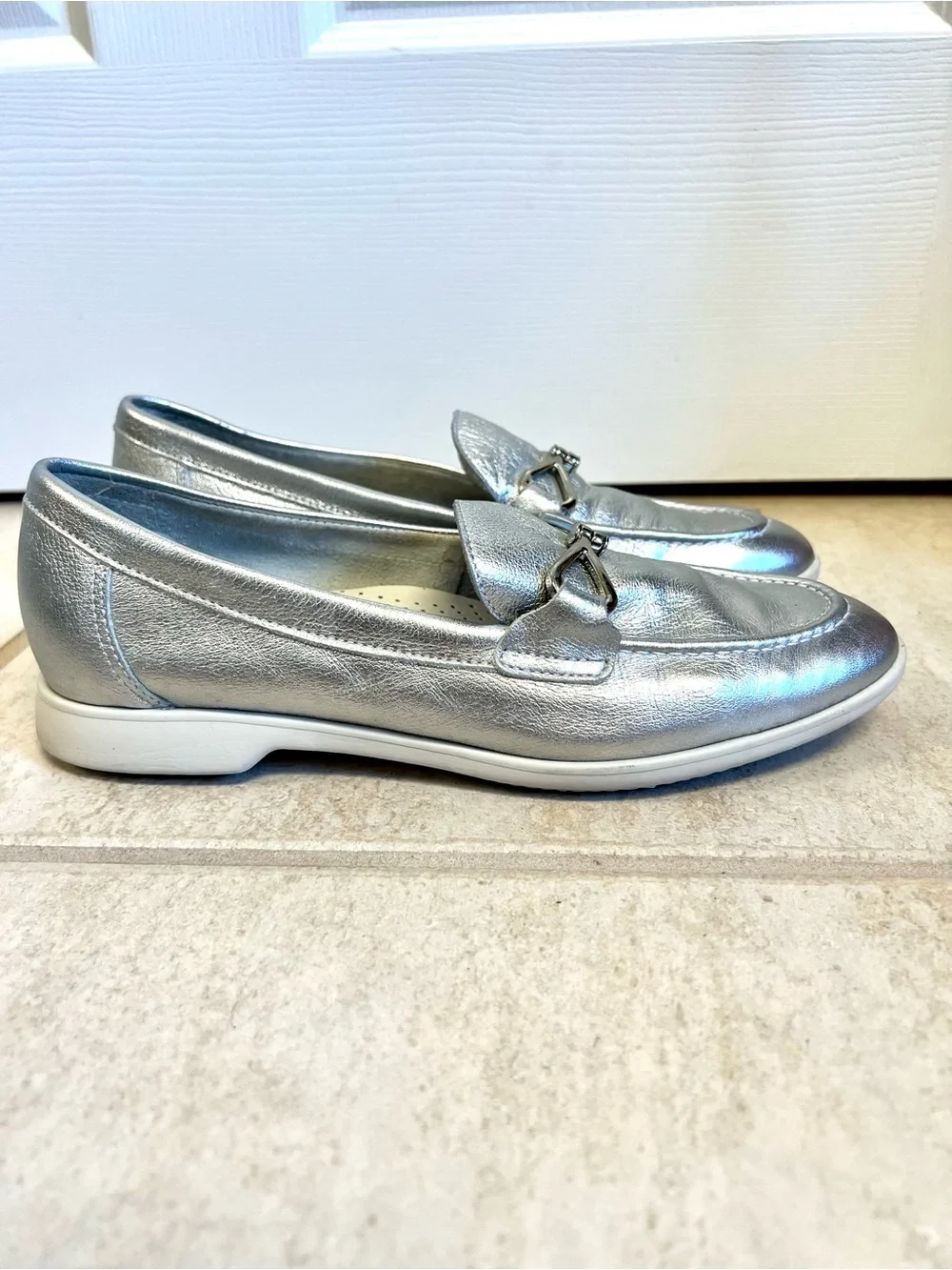 Naturalizer 7.5 Cecilia Leather Bit Buckle Loafers metallic silver preppy classy